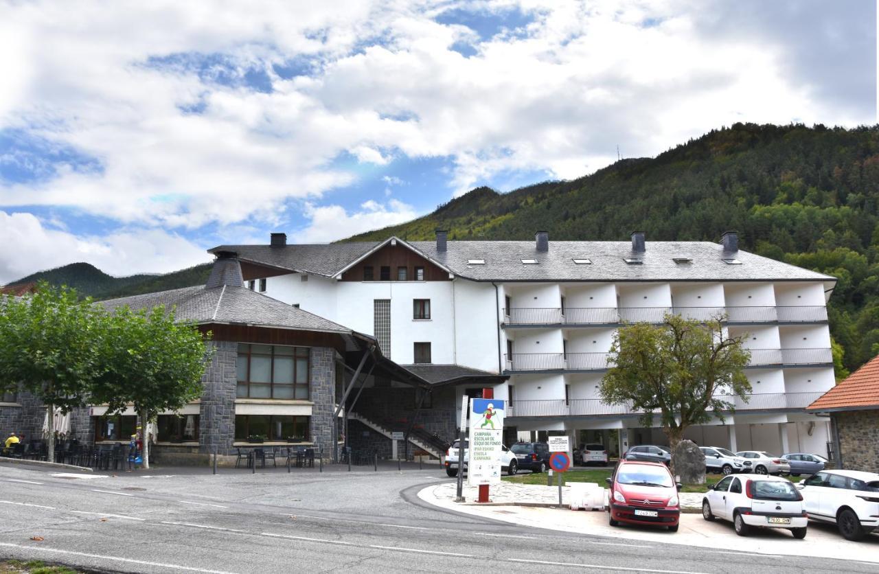 Hotel Y Apartamentos Snoe Isaba Exterior foto