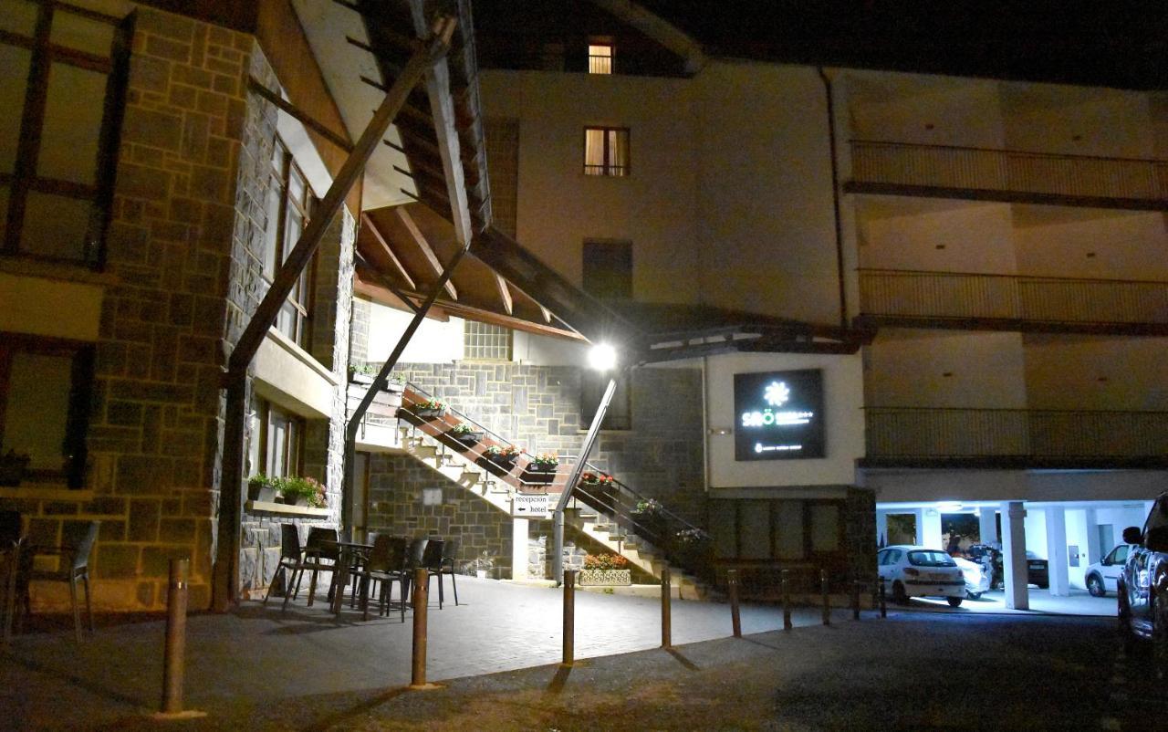 Hotel Y Apartamentos Snoe Isaba Exterior foto